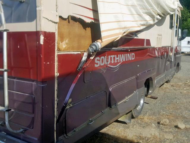 1GBKP37W5K3303233 - 1989 FLEETWOOD SOUTHWIND SILVER photo 9