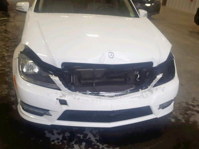 WDDGF4HB0DR262635 - 2013 MERCEDES-BENZ C 250 WHITE photo 9