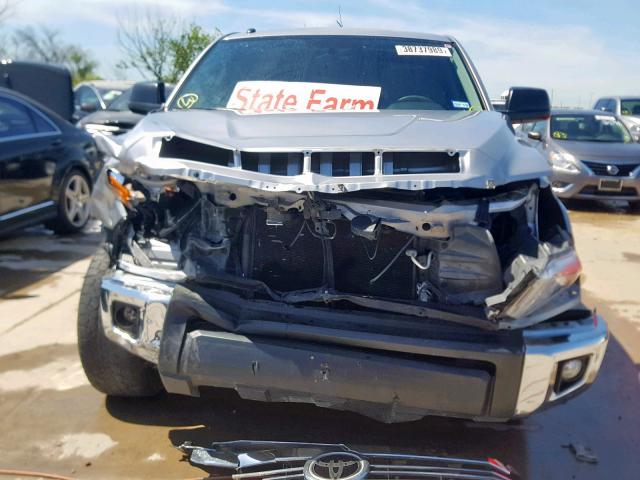 5TFEM5F17GX098517 - 2016 TOYOTA TUNDRA CRE SILVER photo 9