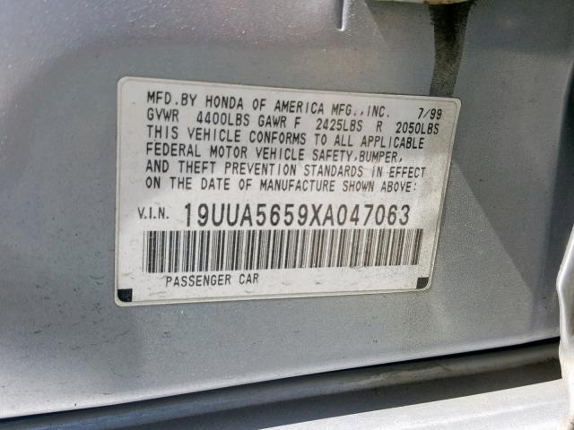 19UUA5659XA047063 - 1999 ACURA 3.2TL SILVER photo 10