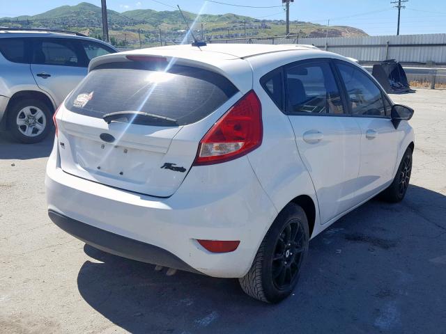 3FADP4EJ4CM221971 - 2012 FORD FIESTA SE WHITE photo 4