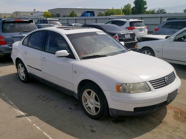 WVWUH23B9YE388234 - 2000 VOLKSWAGEN PASSAT GLX WHITE photo 1