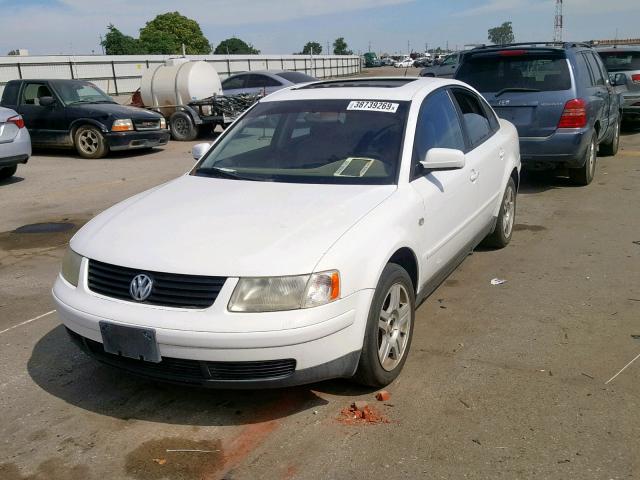 WVWUH23B9YE388234 - 2000 VOLKSWAGEN PASSAT GLX WHITE photo 2