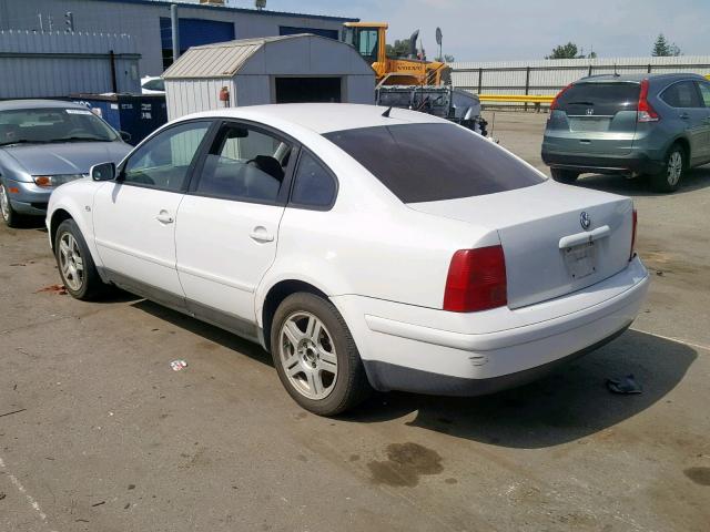 WVWUH23B9YE388234 - 2000 VOLKSWAGEN PASSAT GLX WHITE photo 3