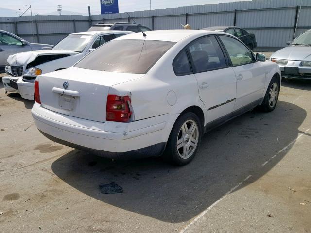 WVWUH23B9YE388234 - 2000 VOLKSWAGEN PASSAT GLX WHITE photo 4