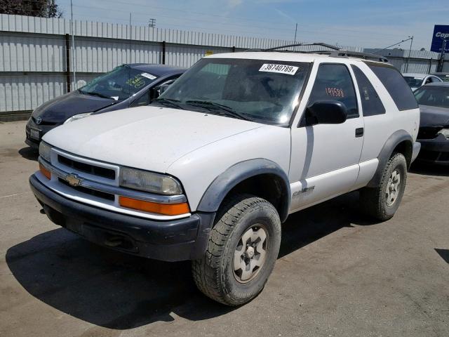 1GNCT18W4YK250643 - 2000 CHEVROLET BLAZER WHITE photo 2