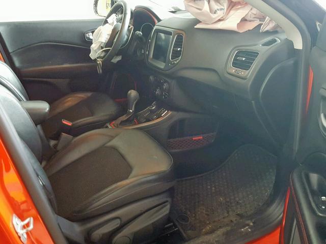 3C4NJDDB9HT667444 - 2017 JEEP COMPASS TR ORANGE photo 5