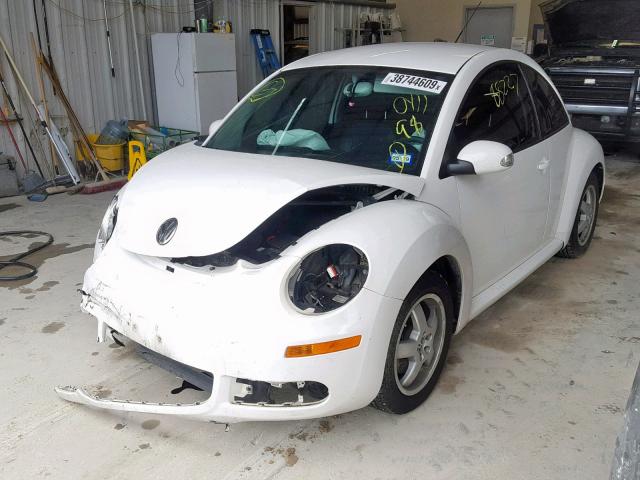 3VWPG3AG8AM011198 - 2010 VOLKSWAGEN NEW BEETLE თეთრი ფოტო 2
