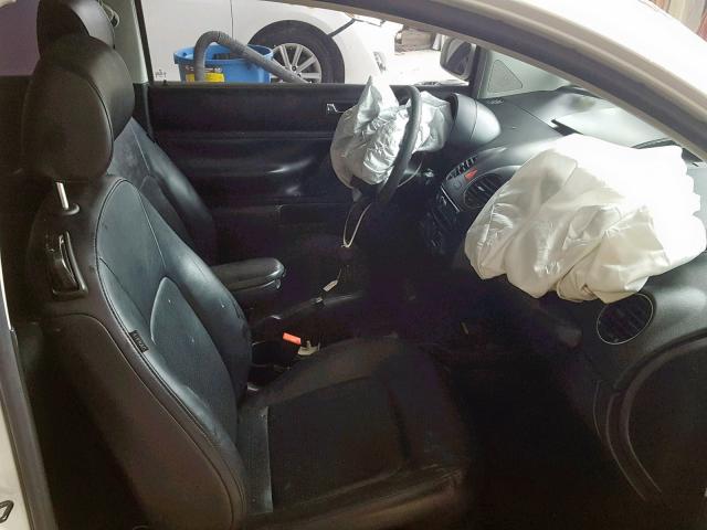 3VWPG3AG8AM011198 - 2010 VOLKSWAGEN NEW BEETLE თეთრი ფოტო 5