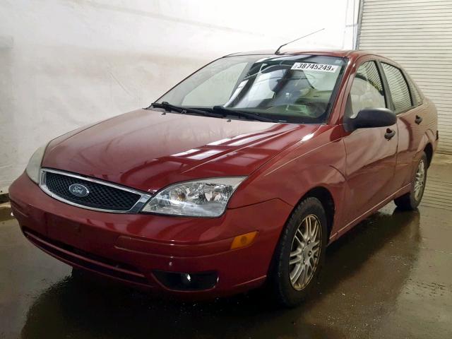 1FAFP34N35W197639 - 2005 FORD FOCUS ZX4 RED photo 2