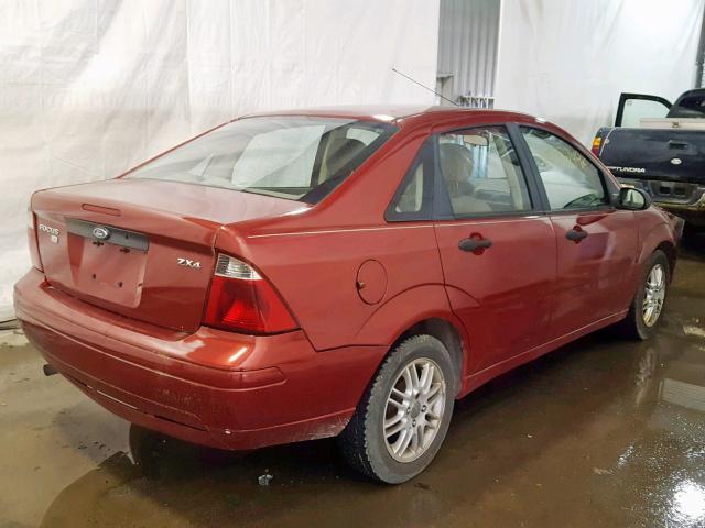 1FAFP34N35W197639 - 2005 FORD FOCUS ZX4 RED photo 4