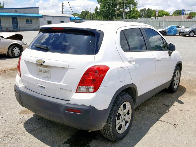 KL7CJKSBXFB115218 - 2015 CHEVROLET TRAX LS WHITE photo 4