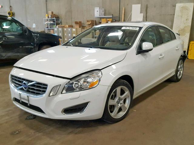 YV1622FS0C2039490 - 2012 VOLVO S60 T5 WHITE photo 2