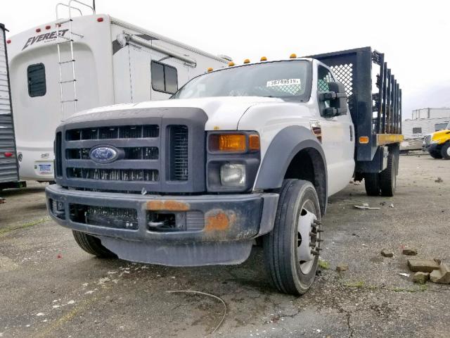 1FDAF56R88EE56943 - 2008 FORD F550 SUPER WHITE photo 2