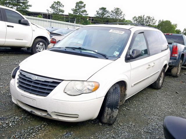 2A4GP54L76R714597 - 2006 CHRYSLER TOWN & COU WHITE photo 2