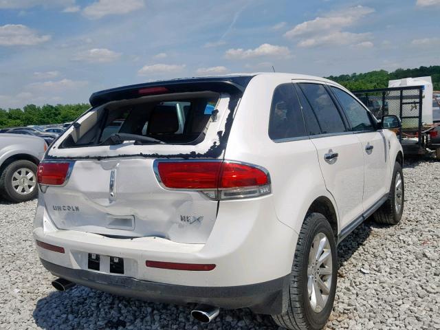 2LMDJ6JK8DBL03047 - 2013 LINCOLN MKX WHITE photo 4