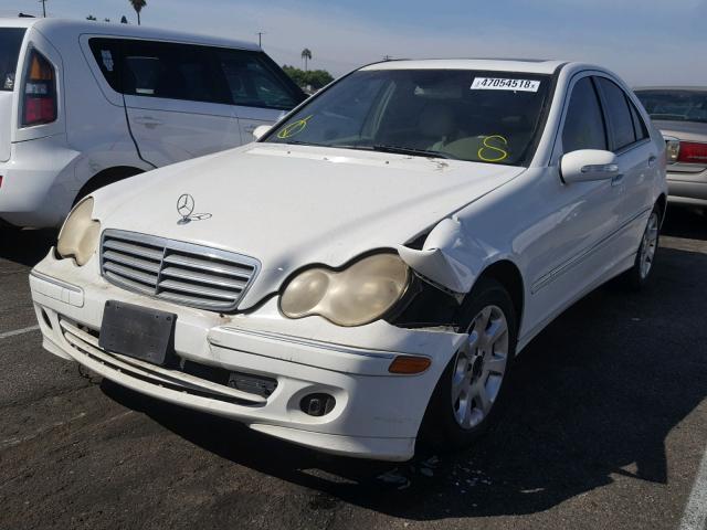 WDBRF61J15F586260 - 2005 MERCEDES-BENZ C 240 WHITE photo 2