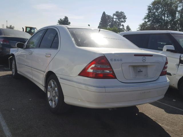 WDBRF61J15F586260 - 2005 MERCEDES-BENZ C 240 WHITE photo 3