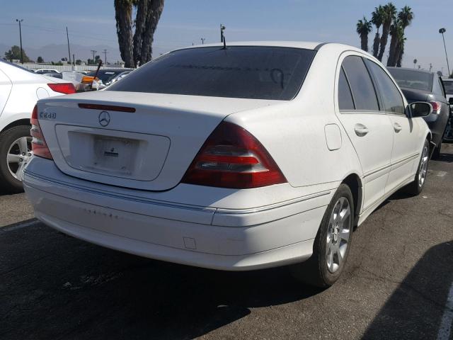 WDBRF61J15F586260 - 2005 MERCEDES-BENZ C 240 WHITE photo 4