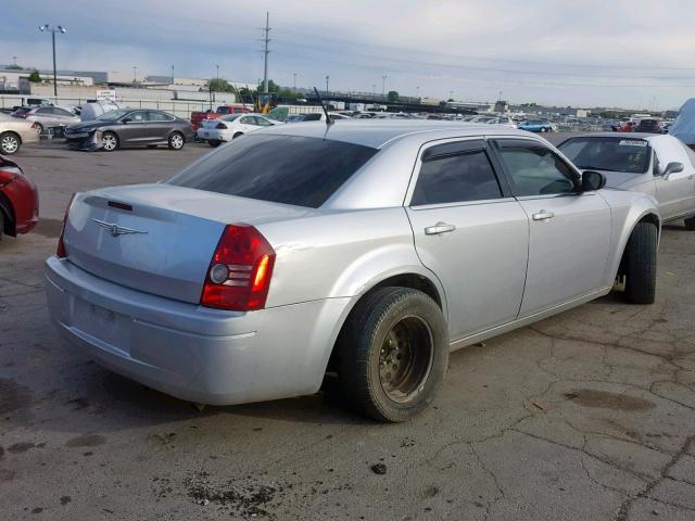 2C3KA43R38H291810 - 2008 CHRYSLER 300 LX SILVER photo 4