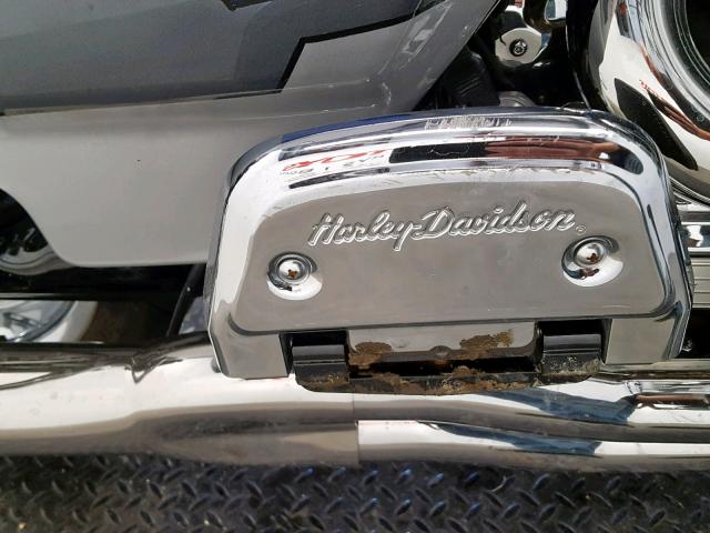 1HD1KGM15BB631164 - 2011 HARLEY-DAVIDSON FLTRU SILVER photo 14