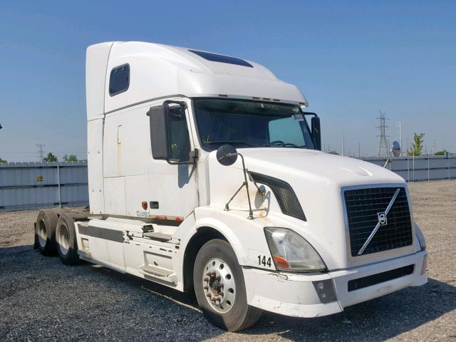 4V4NC9THX6N393878 - 2006 VOLVO VN VNL WHITE photo 1