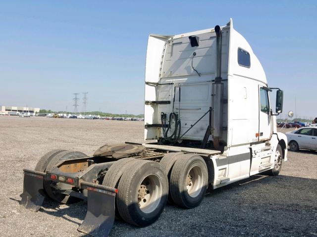 4V4NC9THX6N393878 - 2006 VOLVO VN VNL WHITE photo 4