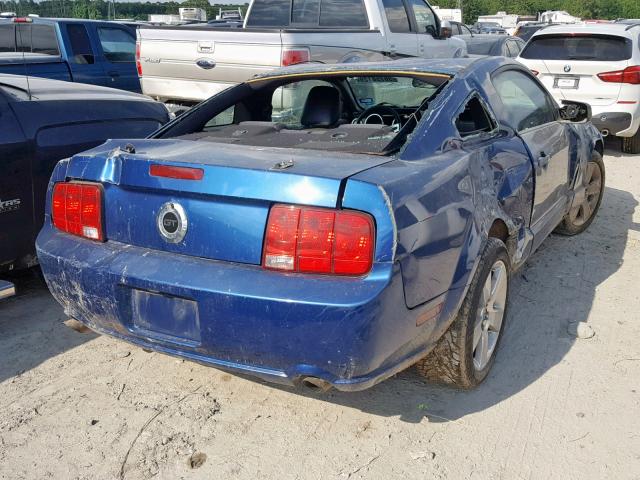 1ZVFT82HX65263558 - 2006 FORD MUSTANG GT BLUE photo 4