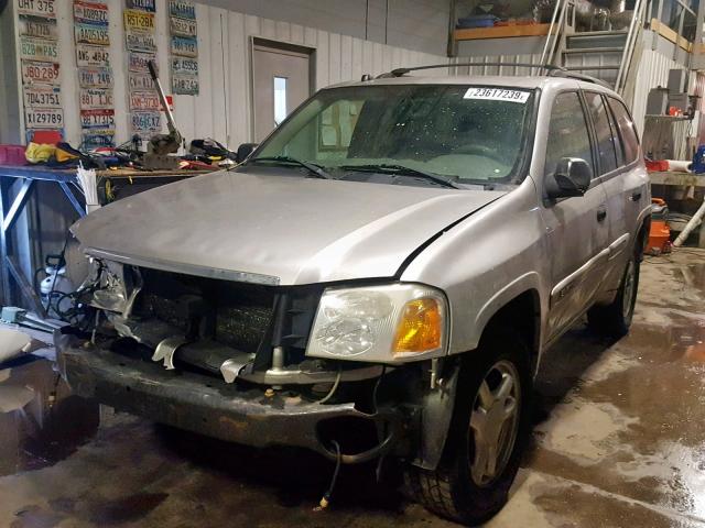 1GKDT13S952162771 - 2005 GMC ENVOY SILVER photo 2