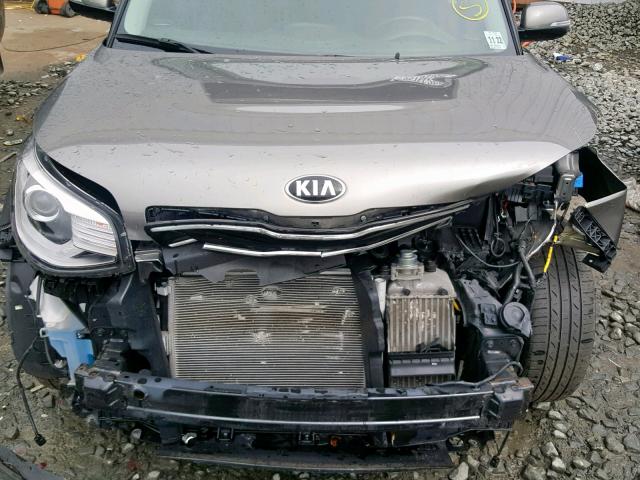 KNDJX3AA2J7562774 - 2018 KIA SOUL ! GRAY photo 7