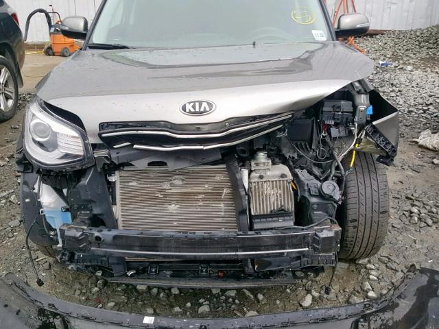 KNDJX3AA2J7562774 - 2018 KIA SOUL ! GRAY photo 9