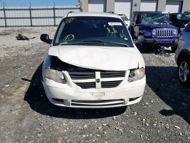 1D4GP45R95B358205 - 2005 DODGE CARAVAN SX WHITE photo 9