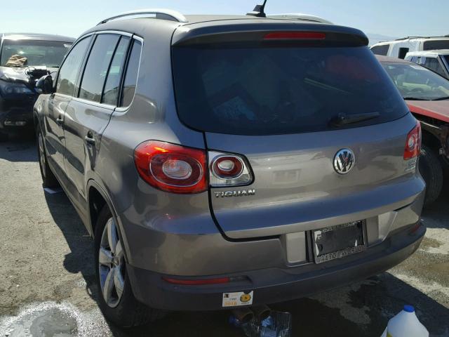 WVGBV7AX8AW526787 - 2010 VOLKSWAGEN TIGUAN SE GRAY photo 3