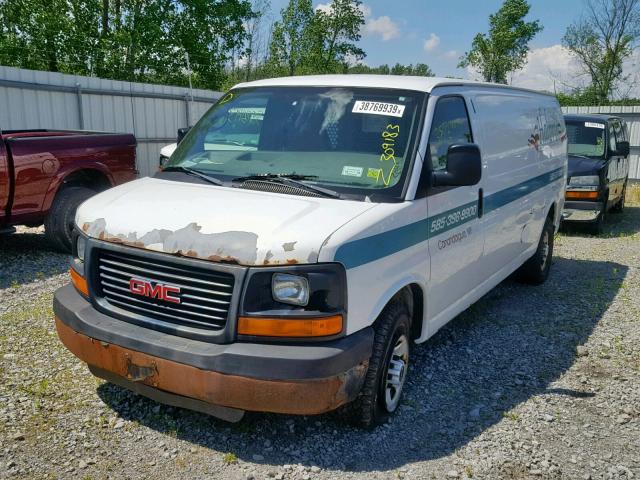 1GTHG39K281100207 - 2008 GMC SAVANA G35 WHITE photo 2