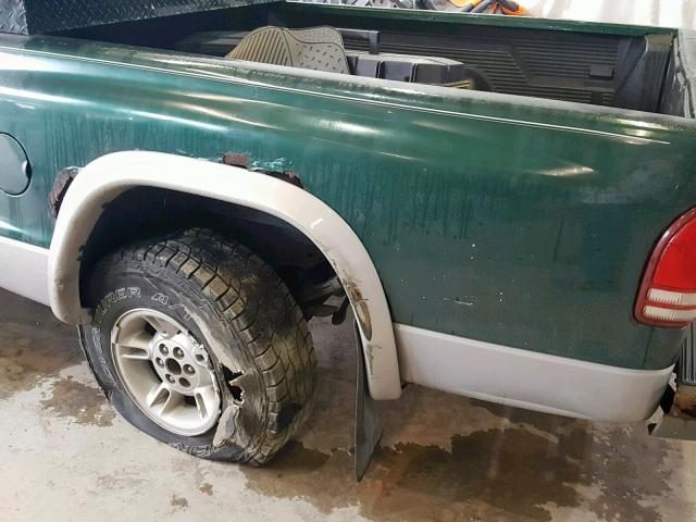 1B7GG22N8YS728017 - 2000 DODGE DAKOTA GREEN photo 9