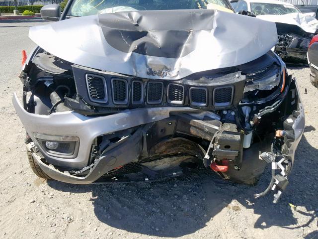 3C4NJDDB3KT747796 - 2019 JEEP COMPASS TR GRAY photo 9