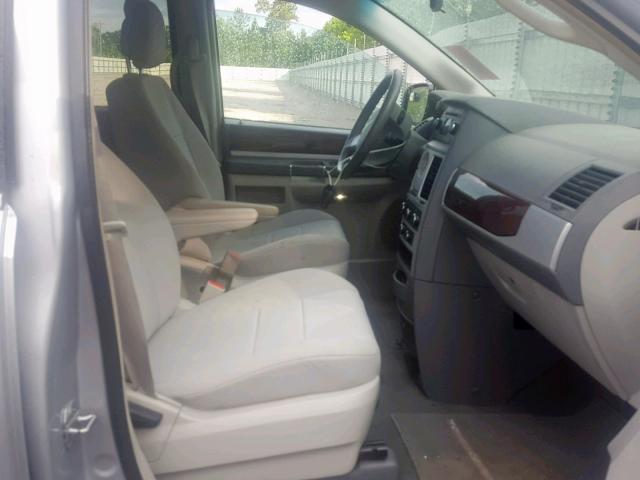 2A4RR5D15AR270923 - 2010 CHRYSLER TOWN & COU 银色 照片 5