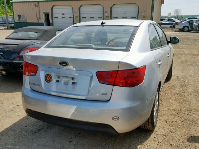 KNAFU4A25D5666248 - 2013 KIA FORTE EX SILVER photo 4