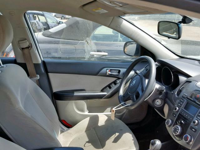 KNAFU4A25D5666248 - 2013 KIA FORTE EX SILVER photo 5