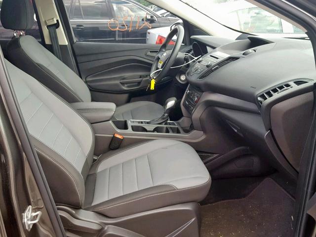 1FMCU0F74HUC24989 - 2017 FORD ESCAPE S GRAY photo 5