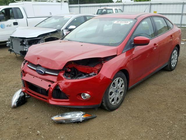 1FAHP3F21CL359620 - 2012 FORD FOCUS SE RED photo 2