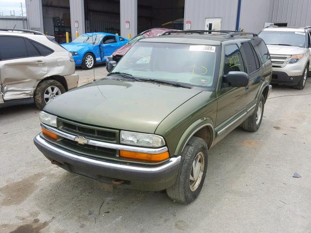 1GNDT13W01K226308 - 2001 CHEVROLET BLAZER GREEN photo 2