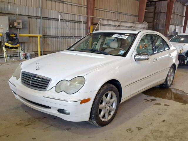 WDBRF61J62F277704 - 2002 MERCEDES-BENZ C 240 WHITE photo 2