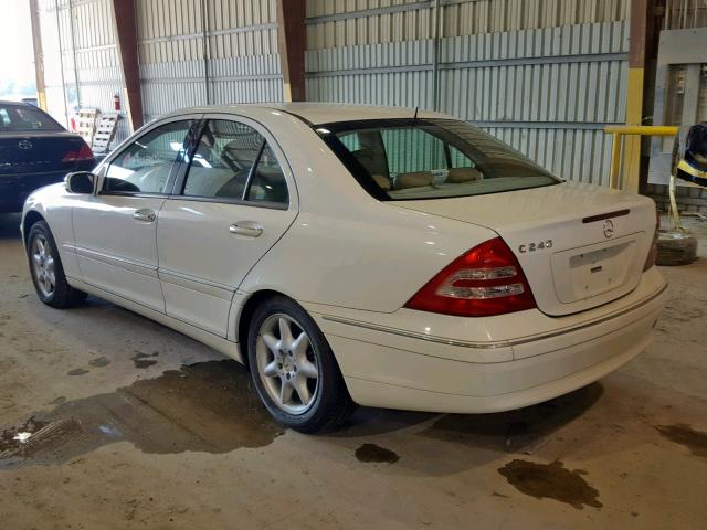 WDBRF61J62F277704 - 2002 MERCEDES-BENZ C 240 WHITE photo 3