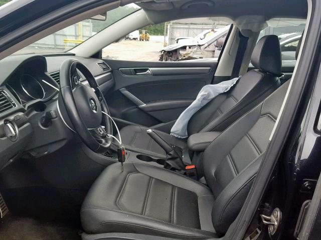 1VWDT7A37HC033305 - 2017 VOLKSWAGEN PASSAT R-L BLACK photo 5