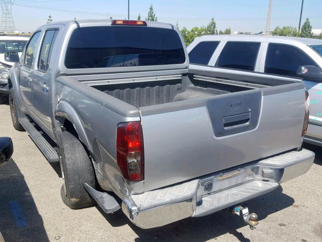 1N6AD07U65C437294 - 2005 NISSAN FRONTIER C SILVER photo 3