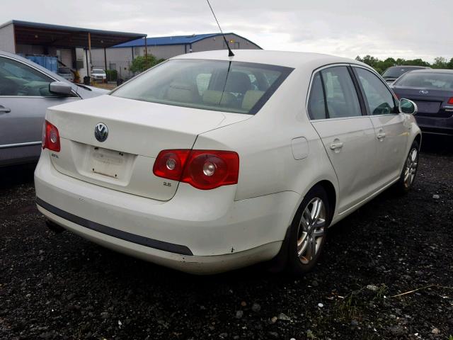 3VWEF71K47M068674 - 2007 VOLKSWAGEN JETTA WOLF WHITE photo 4