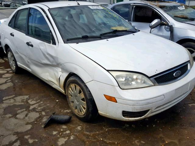 1FAFP34N85W120040 - 2005 FORD FOCUS ZX4 WHITE photo 9