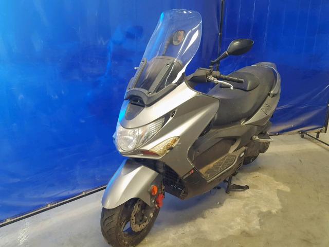 RFBT7K2269B250298 - 2009 KYMCO USA INC XCITING 25 SILVER photo 2