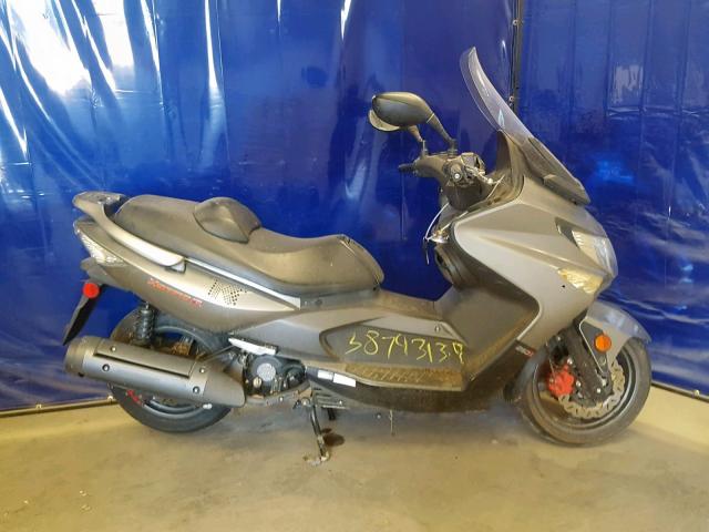 RFBT7K2269B250298 - 2009 KYMCO USA INC XCITING 25 SILVER photo 9